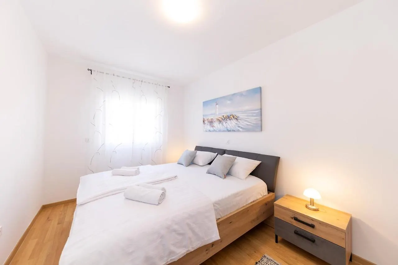 Apartment Diadora Zadar
